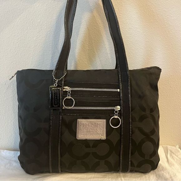 Coach Handbags - Coach Poppy Black Op Art Signature Glam Shopper Tote